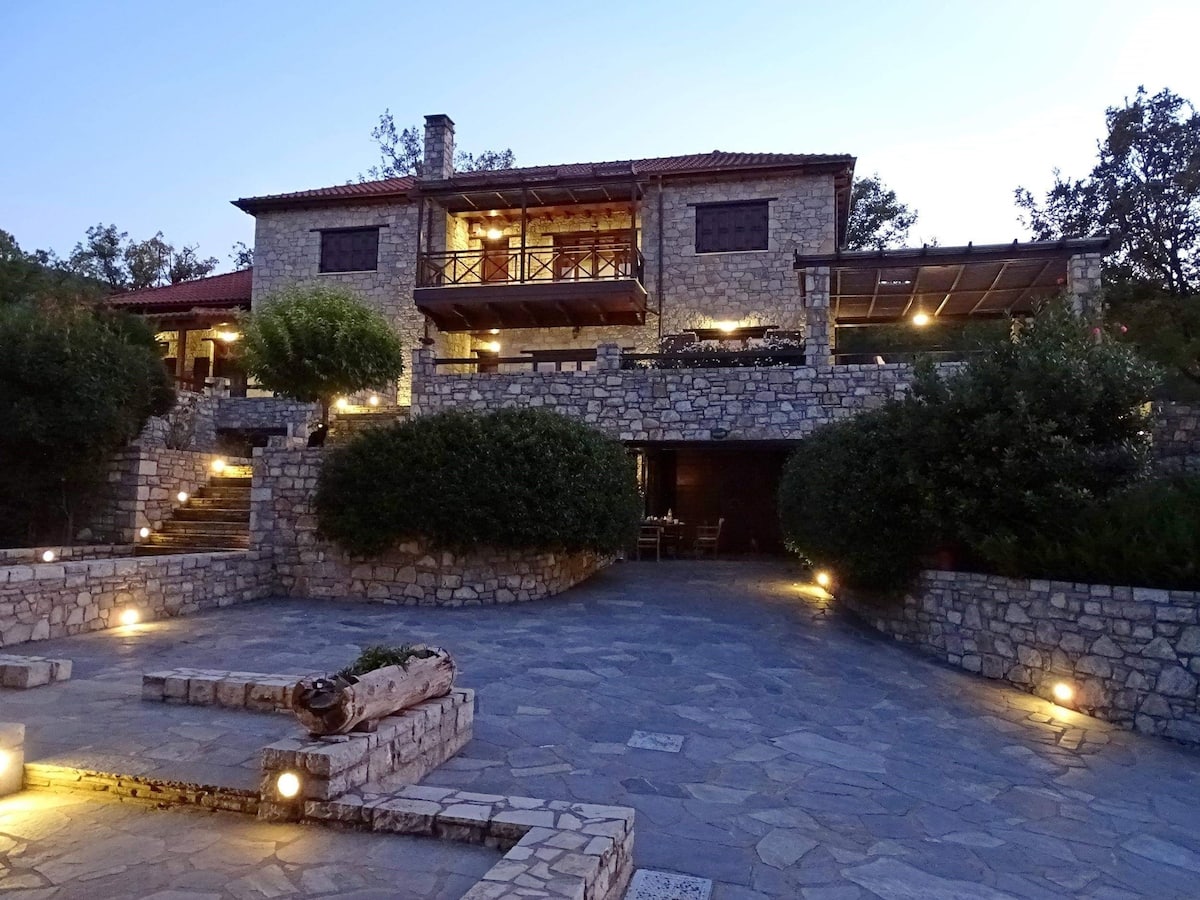 Πέντε παραδοσιακά Airbnb στη μαγική Ορεινή Ναυπακτία.