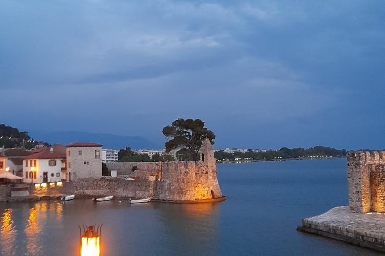 Eμπειρίες στη Ναύπακτο: Όμορφες παραλίες, διασκέδαση και αρχαιολογικό ενδιαφέρον 2,5 ώρες από την Αθήνα