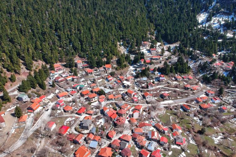 Κρυονέρια: Tο καταπράσινο, «αγχολυτικό» χωριό της ορεινής Ναυπακτίας. 