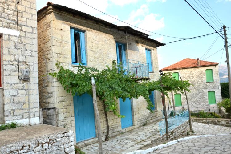 Πλάτανος Ναυπακτίας | Ένα μεγάλο χωριό γύρω από ένα πλατάνι