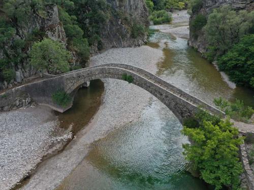 Γέφυρα Αρτοτίβας. Μοναδικό έργο τέχνης και πολιτισμού.