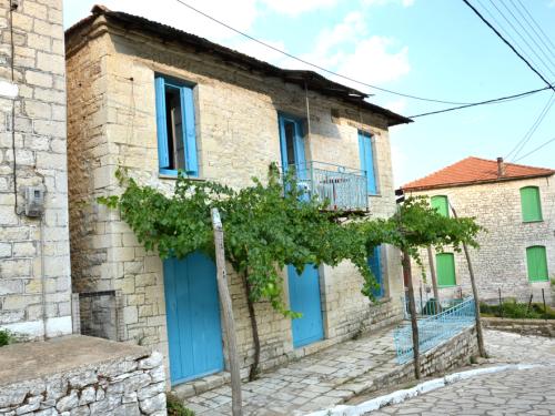 Πλάτανος Ναυπακτίας | Ένα μεγάλο χωριό γύρω από ένα πλατάνι
